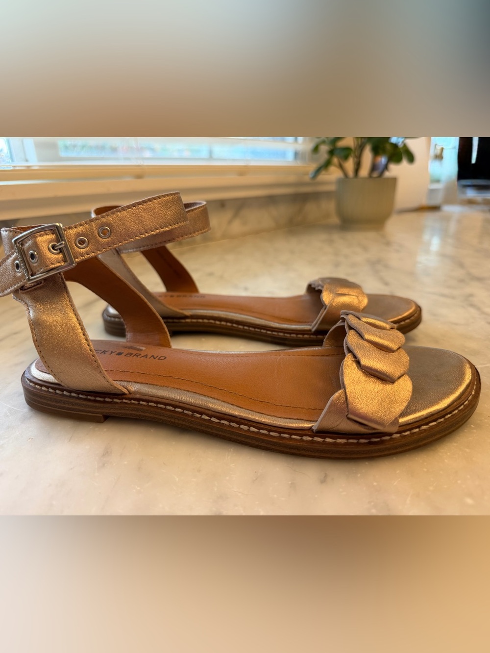 Lucky Brand Kaimana metallic gold leather sandals. Size 7.